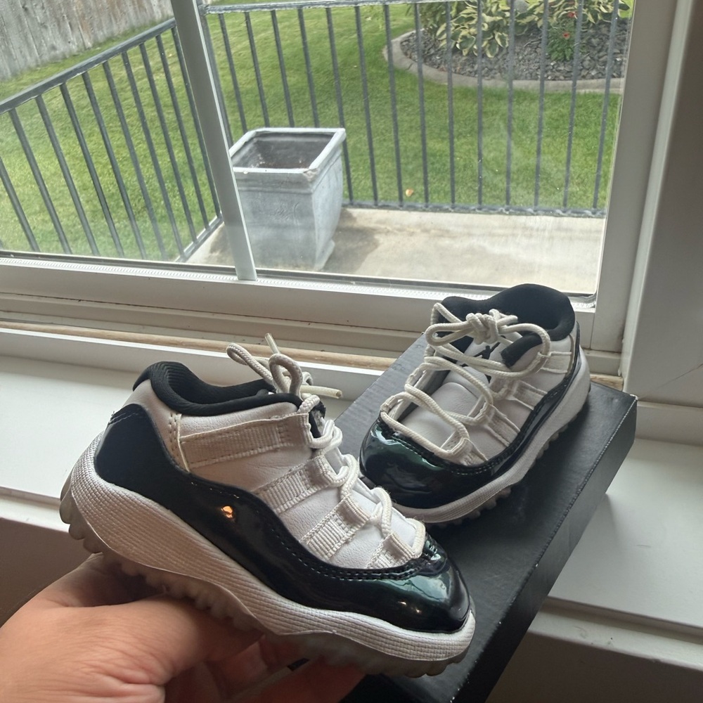 Jordan 11 Retro Low